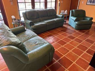 Natuzzi leather recliner set
