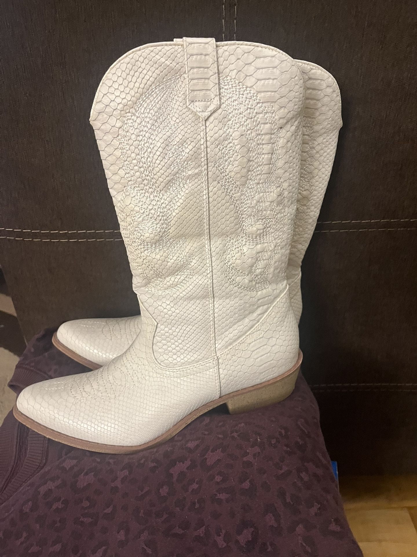 Off White cowgirl boots Size 9.5