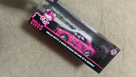 Hello kitty & 2002 nissan skyline gt-r