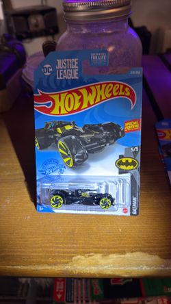 Hot Wheels Justice League DC 50th Batmobile Batman Treasure Rotate Aiming Gunner