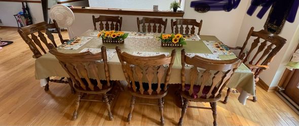 Solid Oak 8-Chair Extension Dining Table Set (Decor Included)
