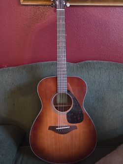 Acoustic Guitar Sunburst Finish Yamaha
