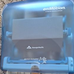 New Motion Sensor Paper Towel Dispenser (Georgia-Pacific) – Commercial (8 units available
)