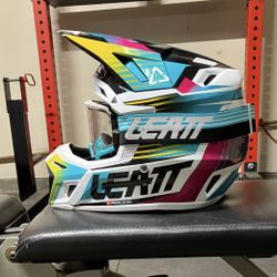 Leatt 2025 8.5 Moto Helmet Size XL