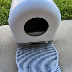 Self Cleaning Cat Litter Box 