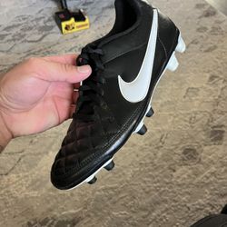 Soccer Shoes (Size 8) mens 