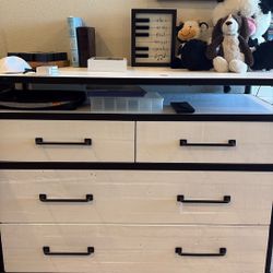 Bedroom Set Of Furniture 