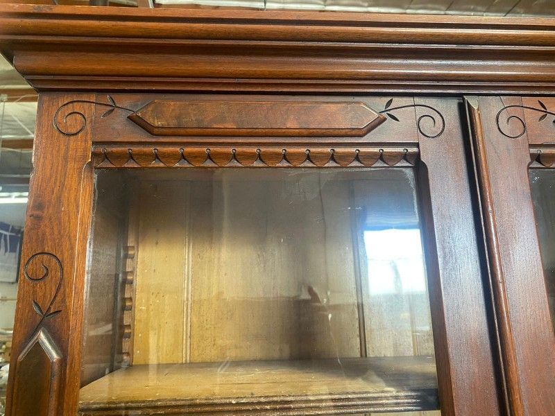ANTIQUE VICTORIAN BURL WALNUT CYLINDER ROLL SECRETARY DESK.