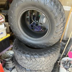 35/12.5R17 