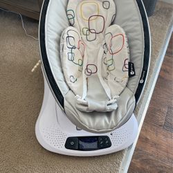 4 Moms Mamaroo Swing 