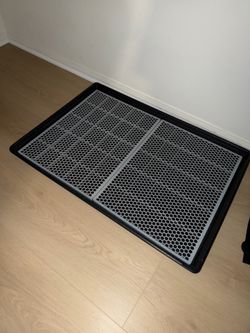 Pee pad tray for dogs with removable grate