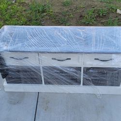 Beautiful Entryway Storage Bench – Like New!!!