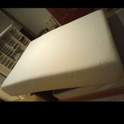 Queen Mattress And Box Spring - Puffy Lux 