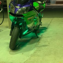 01 Kawasaki Ninja ZX-9R