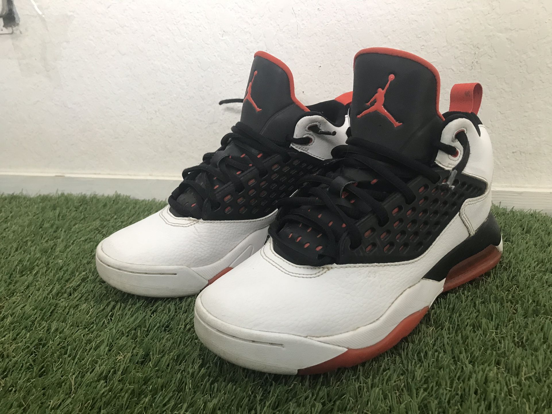 Air Jordan Maxin 200 “White Team Orange”