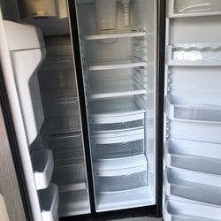 GE STAINLESS SIDE BY SIDE FRIDGE 