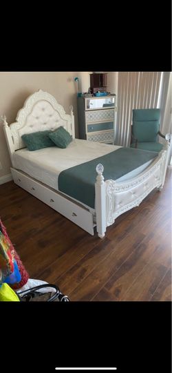 Fit for Royalty! Kid/Adult- M/F!