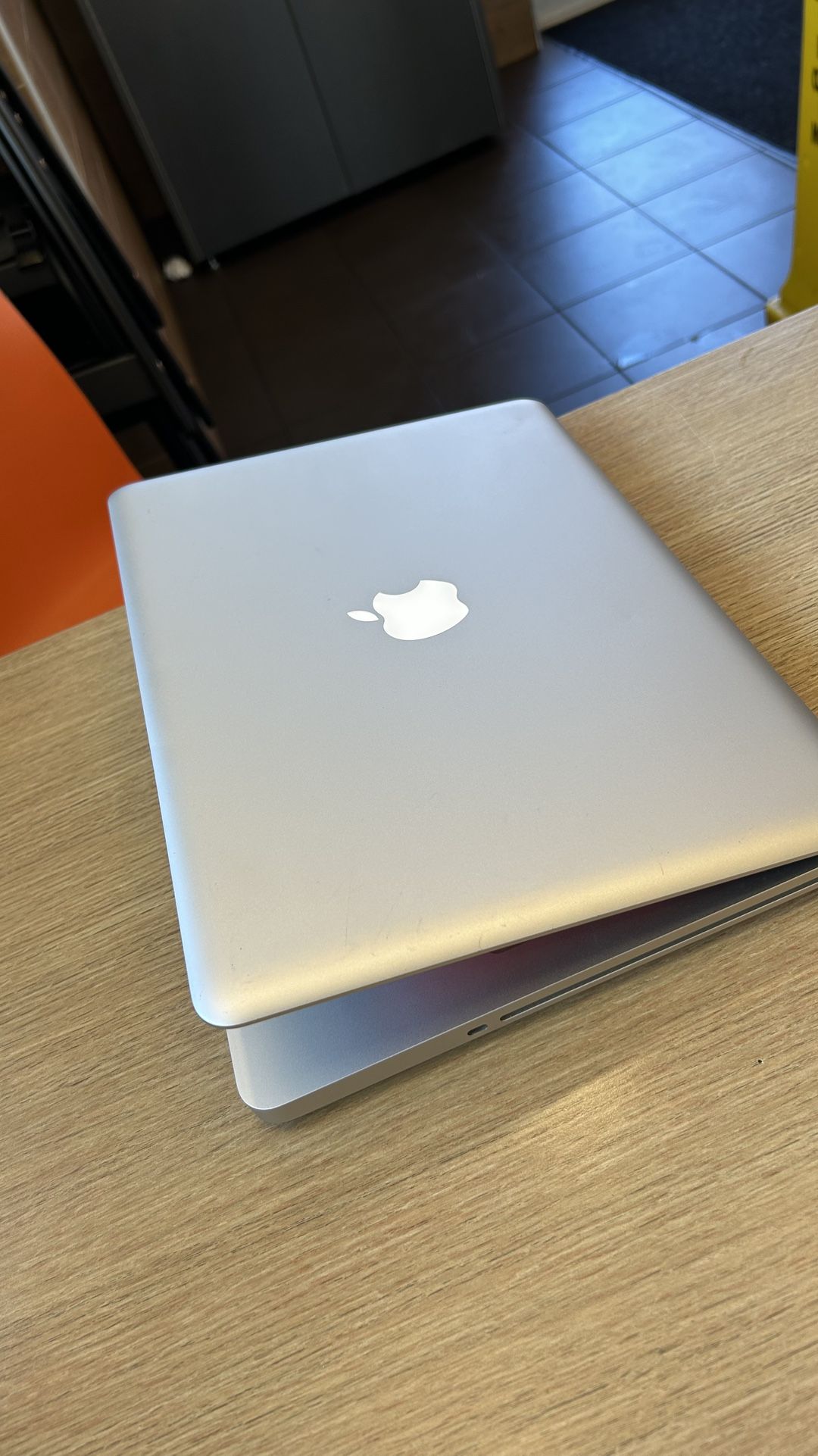 Apple MacBook Pro 13” i5/8GB/256GB SSD $140