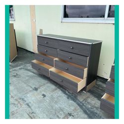 8 drawers dresser/ Eight drawers dresser