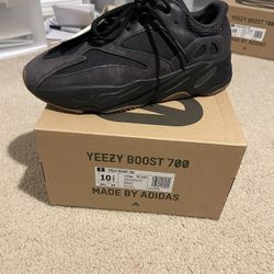 Adidas Yeezy 700 Utility Black 