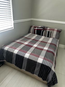 Full-Size Bed Mattress & Box Spring/Foundation – Good Condition