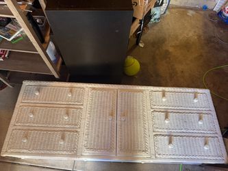 White wicker set