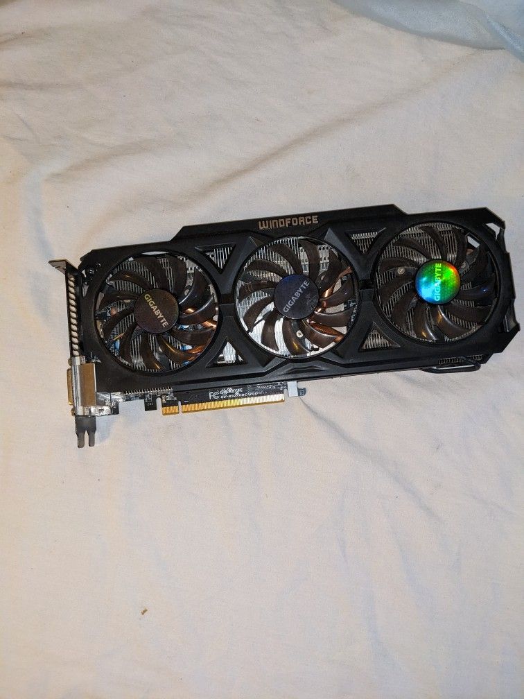Gigabyte GV-R927OXC W / 2GB Of DDR5 Video Card
