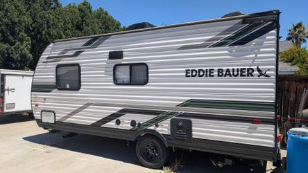 RV trailer ***New! Only used once***