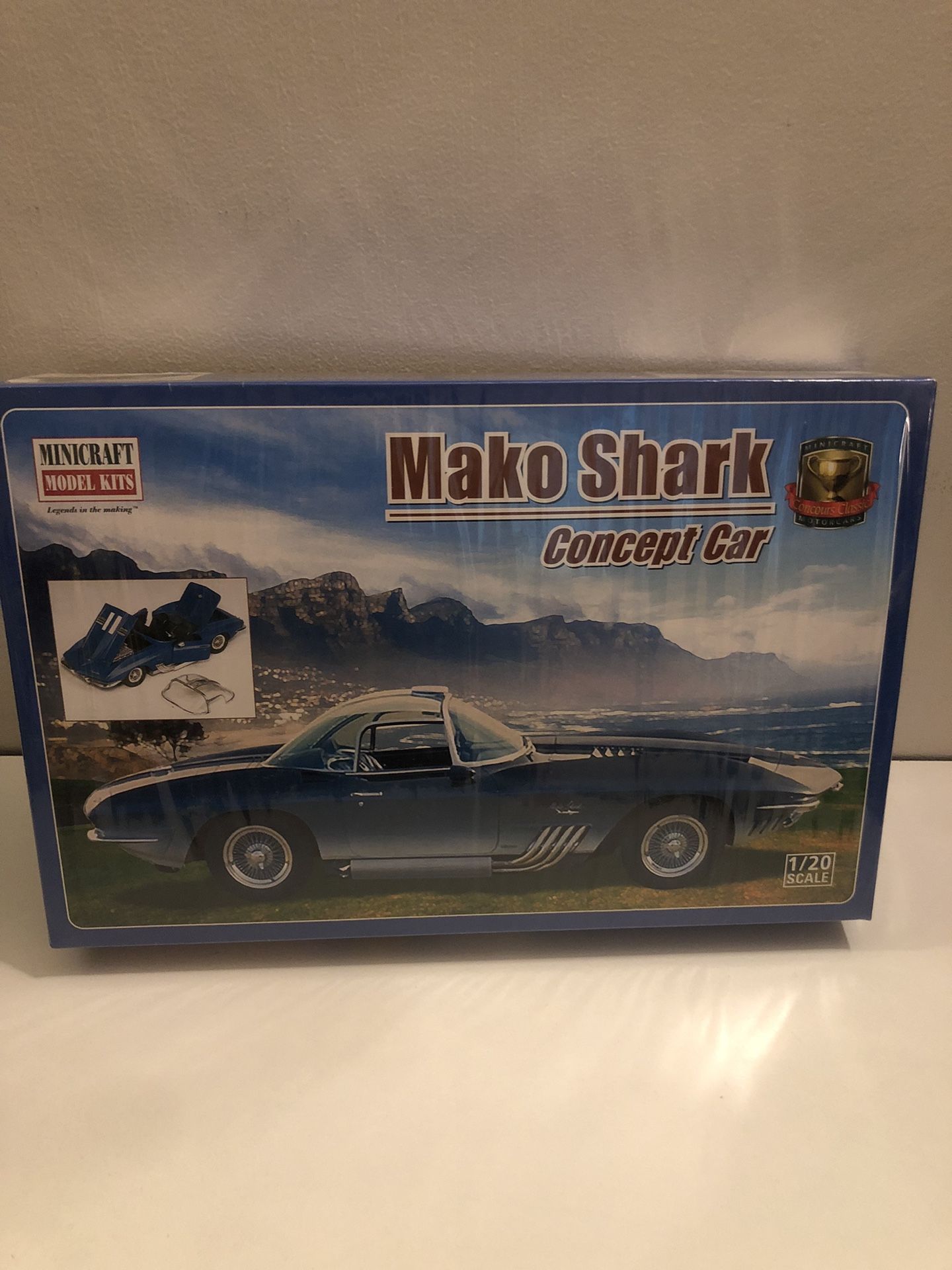 Minicraft Model Kit. Mako Shark 