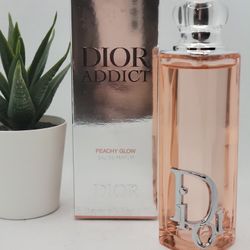 Dior
 
Addict Peachy Glow Eau de Parfum

1.7 fl 