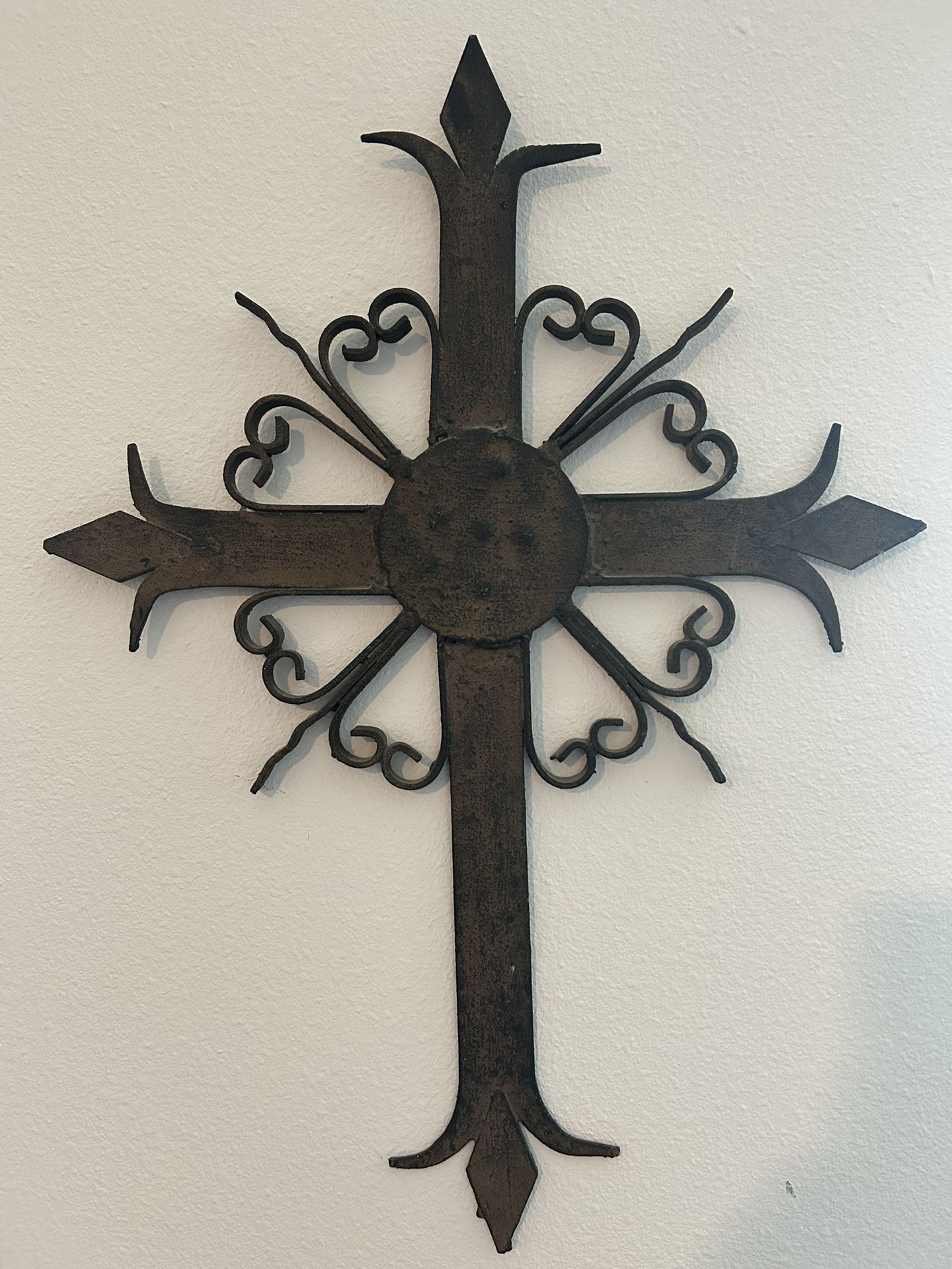 Decorative Wrought Iron Wall Cross – Rustic Metal Design