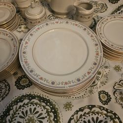 Vintage Royal Majestic Fine China #8305 Set of 8