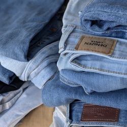 Women's Jeans /Pants Grab Bag Various Sizes 2 Through 8- Levi's, Hollister, Universal Thread