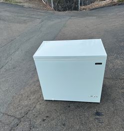 Freezer large household deep chest with internal light (delivery available)