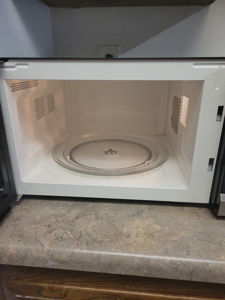 Compact Countertop Microwave Oven, Black for Sale in Tustin, CA - OfferUp