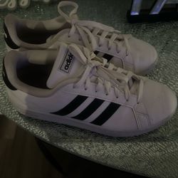 Need to sell these asap, White Adidas size 9 in women. Only taking cash