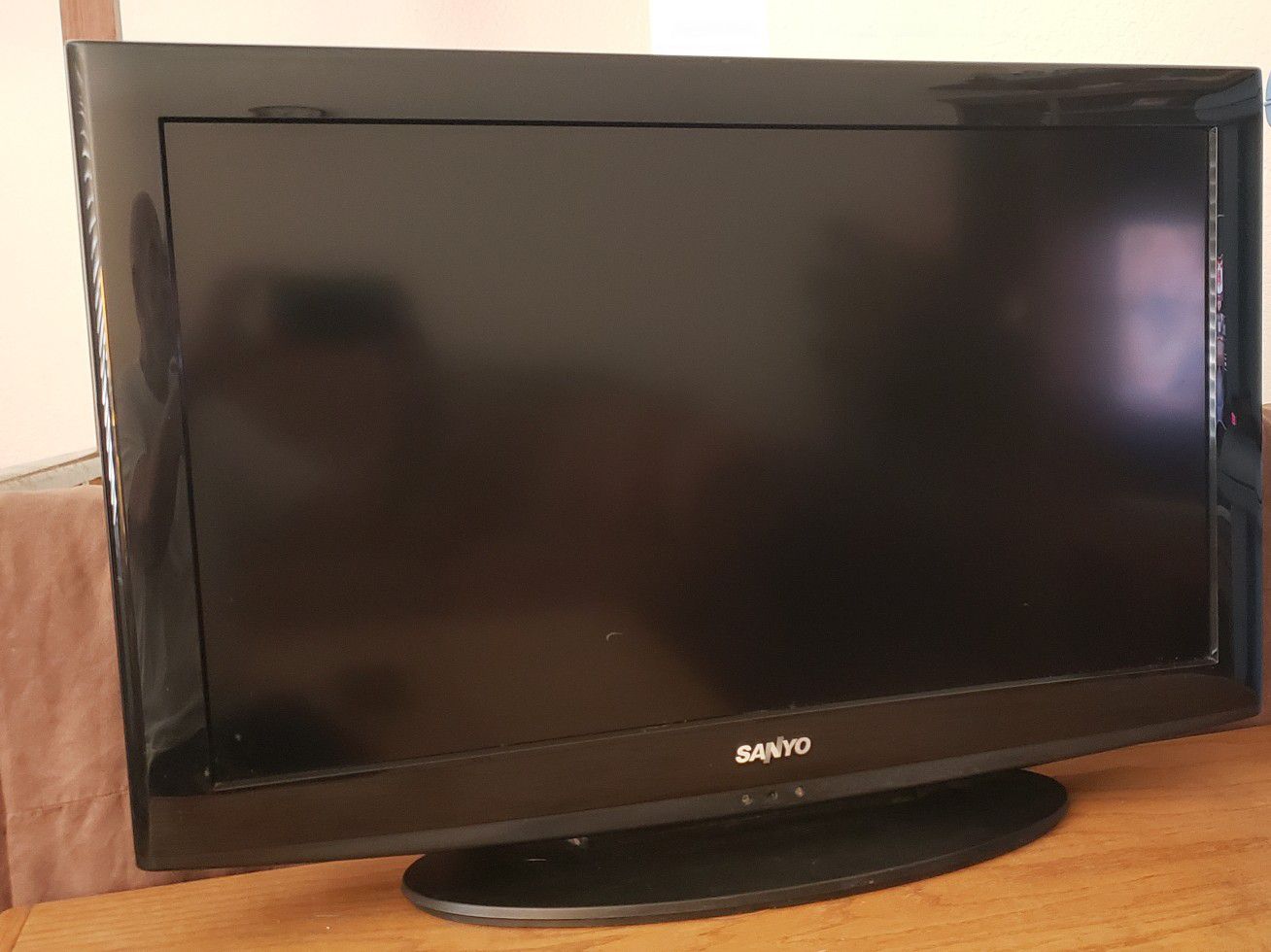 Sanyo 32 inch TV