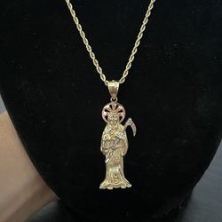 Gold Chain with Pendant 