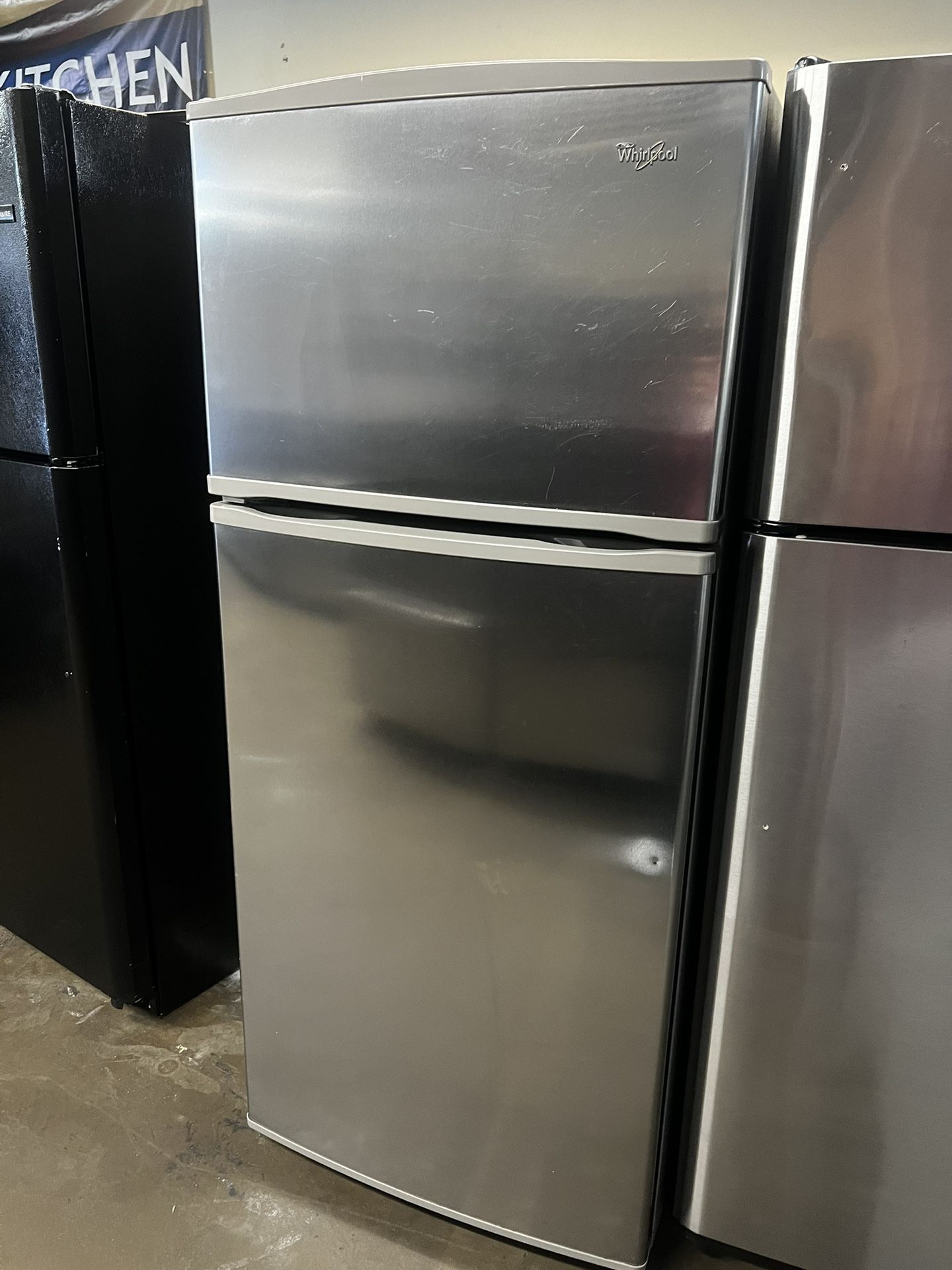WHIRLPOOL STAINLESS STEEL TOP FREEZER REFRIGERATOR APARTMENT SIZE 18 CU FT