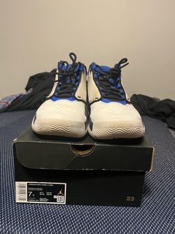 Jordan Max Aura 4 GS White Hyper Royal Size 7Y