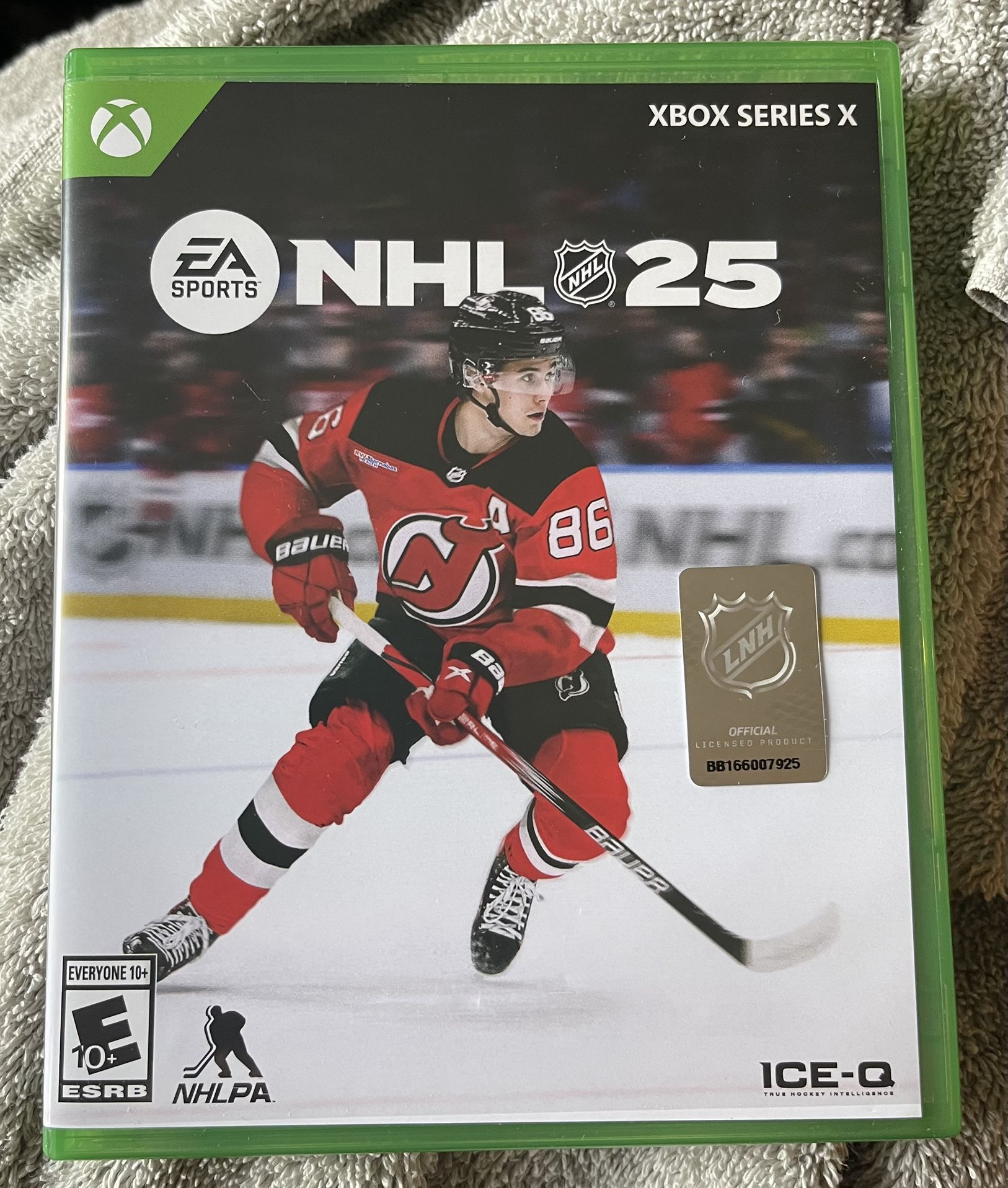 NHL 25 on XBOX SERIES X