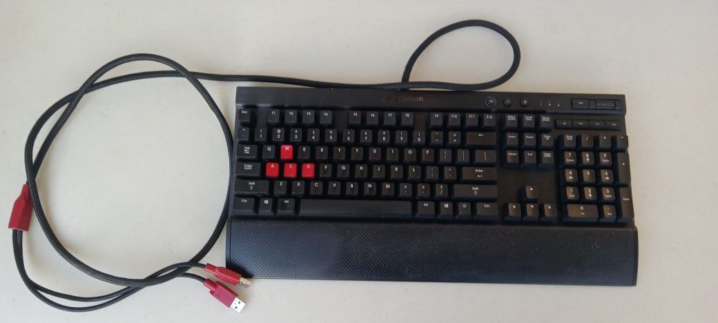 Used Corsair Vengeance K70 Mechanical Gaming Keyboard 