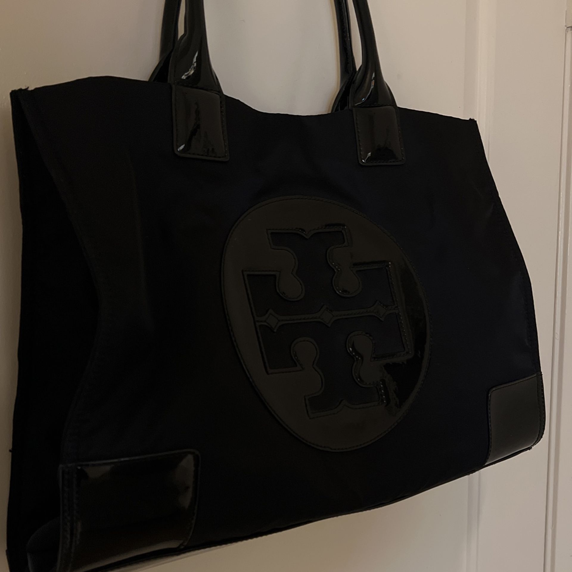 NWT Tory Burch Blake Canvas Small Tote NATURAL/CLASSIC CUOIO/BROWN 145356  for Sale in Las Vegas, NV - OfferUp