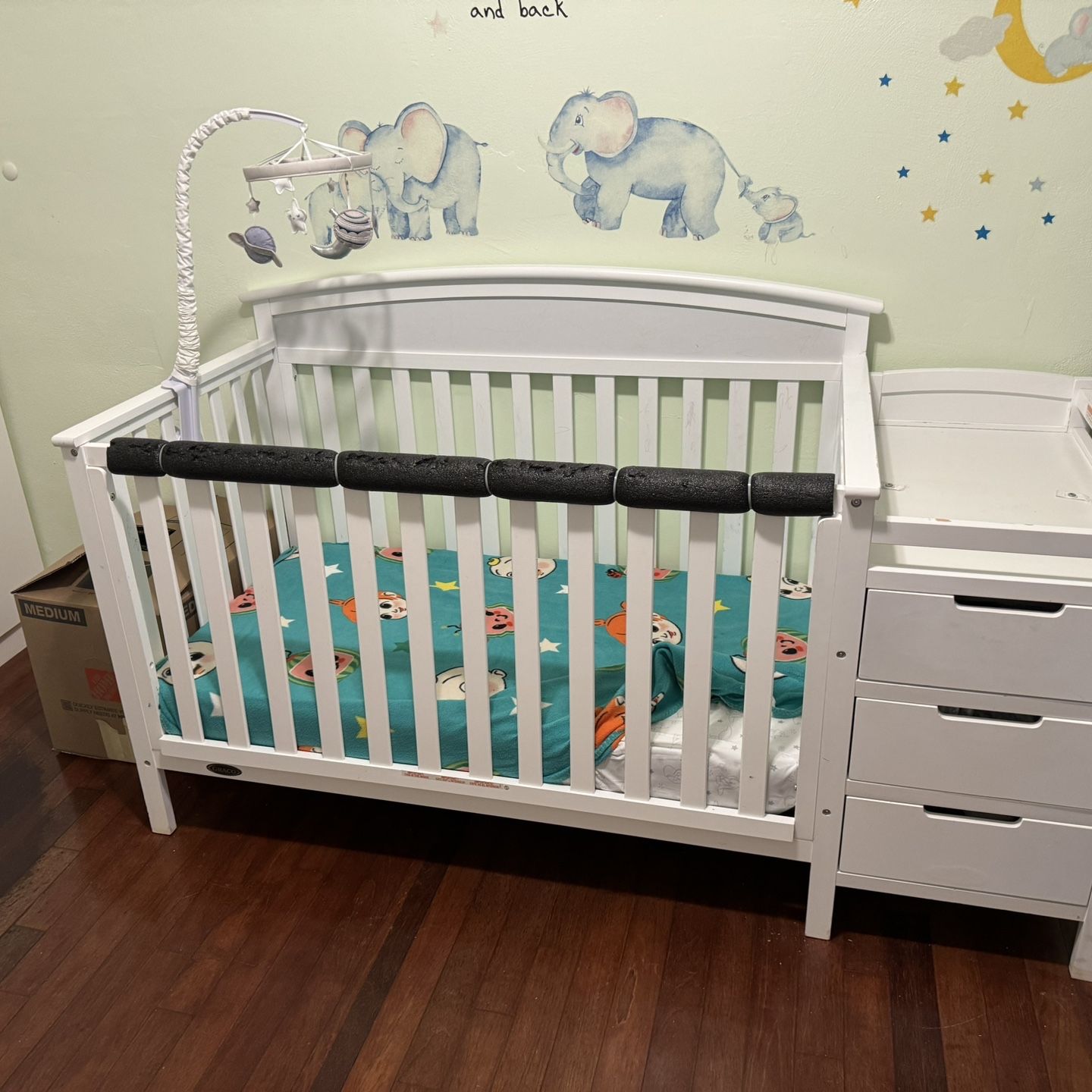 Gracco Baby Crib With Cabinets And Storage On The Side