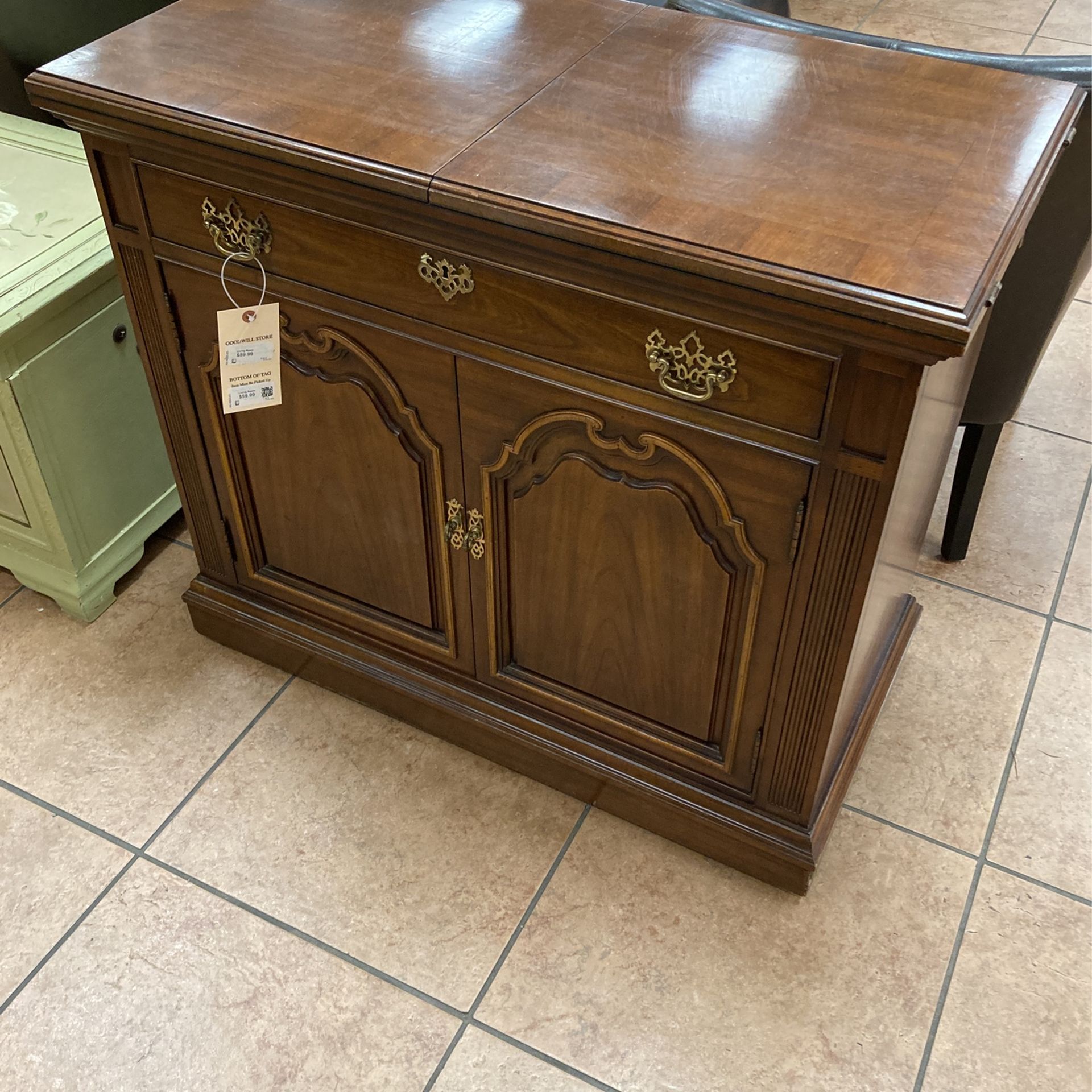 Brown Supper Cabinet