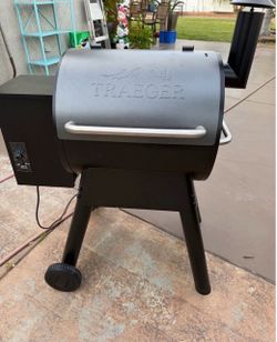 Traeger smoker wood pellet grill