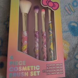 hello kitty brush set. 