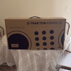 Traktor Kontrol S2 DJ Controller