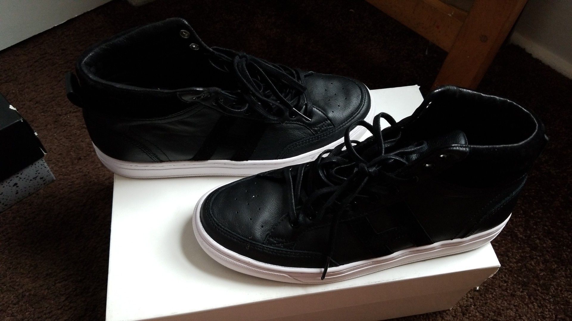 HUF brand shoes men size 8.5