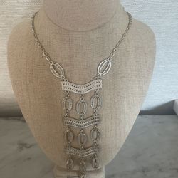Stella & Dot “Silver Tone Kimberly Necklace”